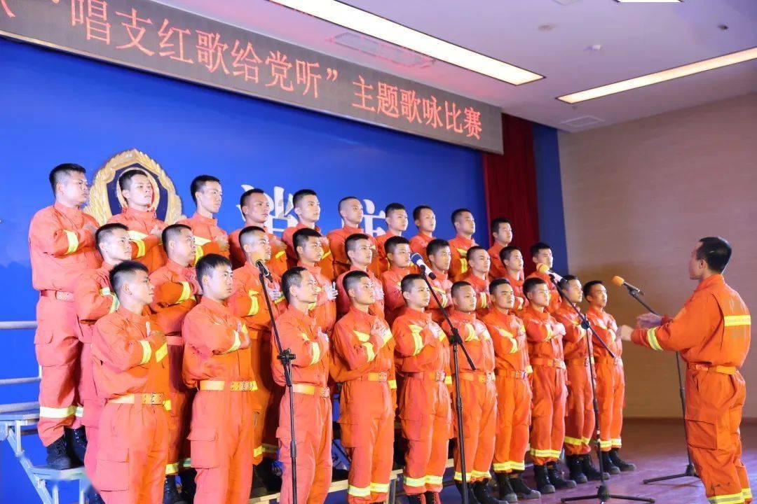 浅灰色V字紧身上衣搭配牛仔短裤，气质又百搭，这样的搭配你觉得怎么样呢？游戏画面