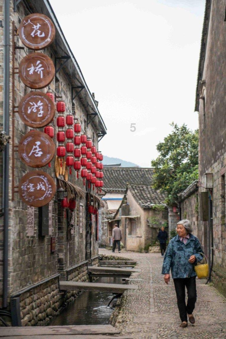 别人让评价他是什么人该怎么回答？