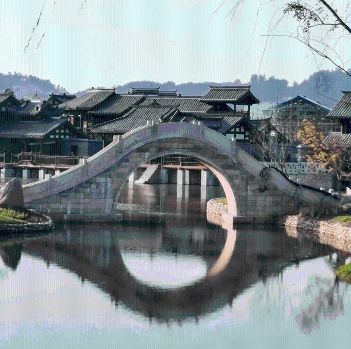 和坤赈灾时往白粥里放沙子,为何老百姓不骂他,反而称赞他?